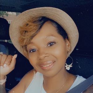 Meet your Posher, Desiree